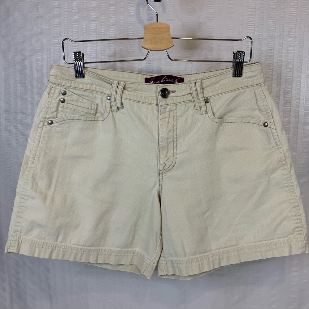 Gloria Vanderbilt Jean shorts size 8 khaki color!